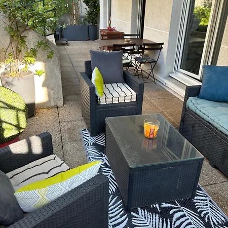 Apartment Breeze In The *